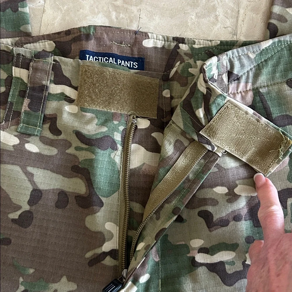 NWOT Tactical Pants Camouflage Cargo Pants Mens Size 32/32‎